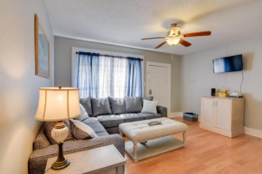 3 Mi to Dtwn Galveston Beautiful Apt with Deck!